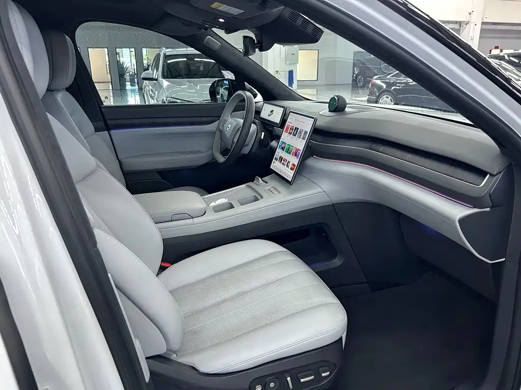 NIO ES8 2023 75kWh Executive Edition