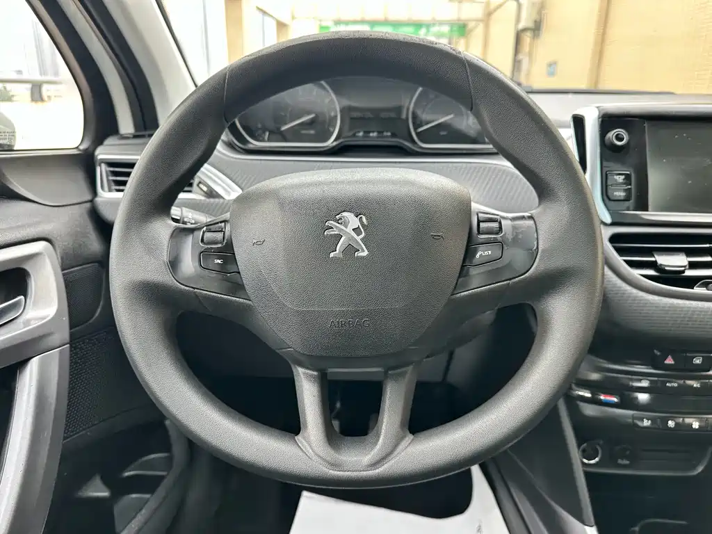 Peugeot 2008 2014 model 1.6L manual Fashion Edition