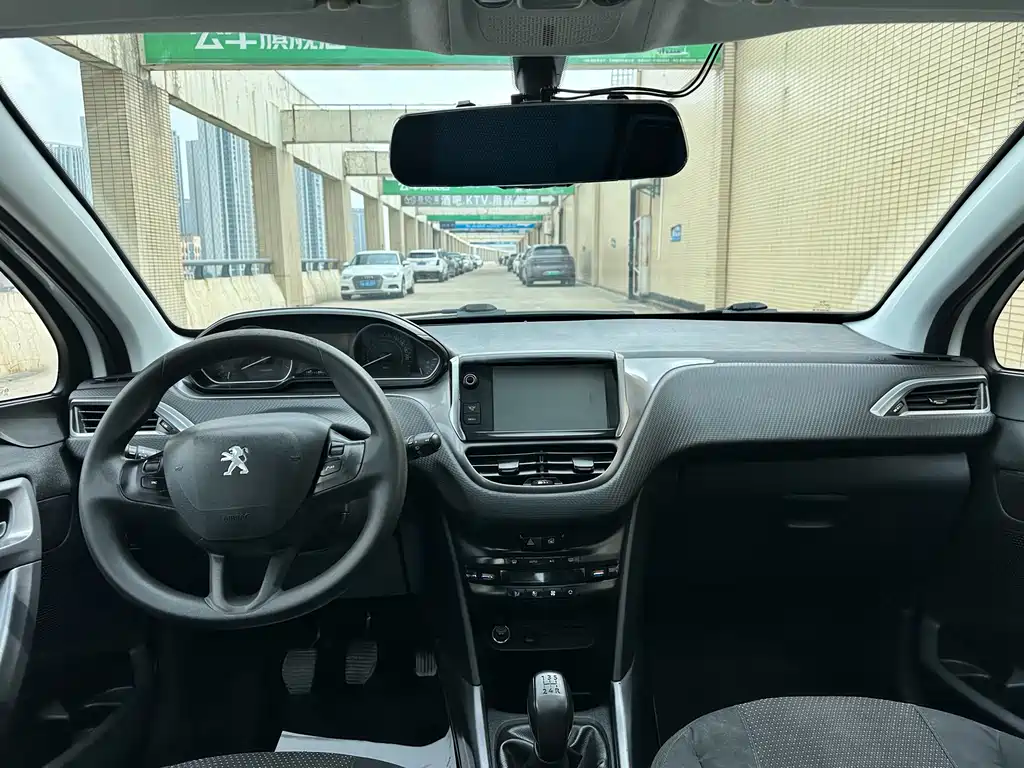 Peugeot 2008 2014 model 1.6L manual Fashion Edition