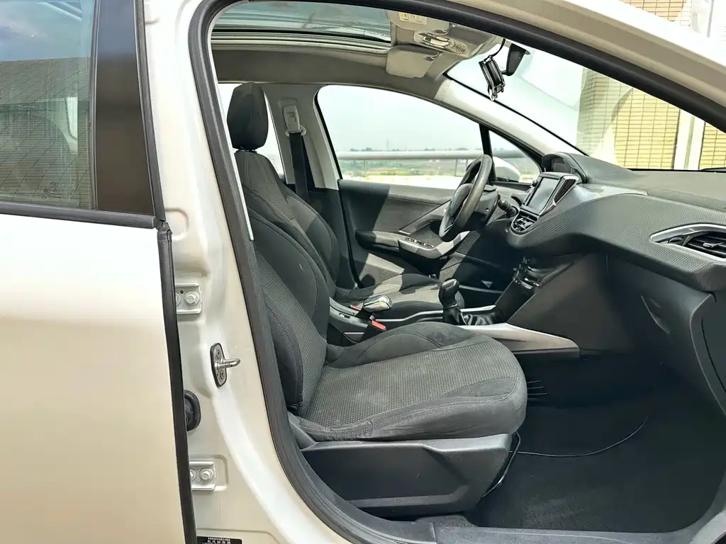Peugeot 2008 2014 model 1.6L manual Fashion Edition