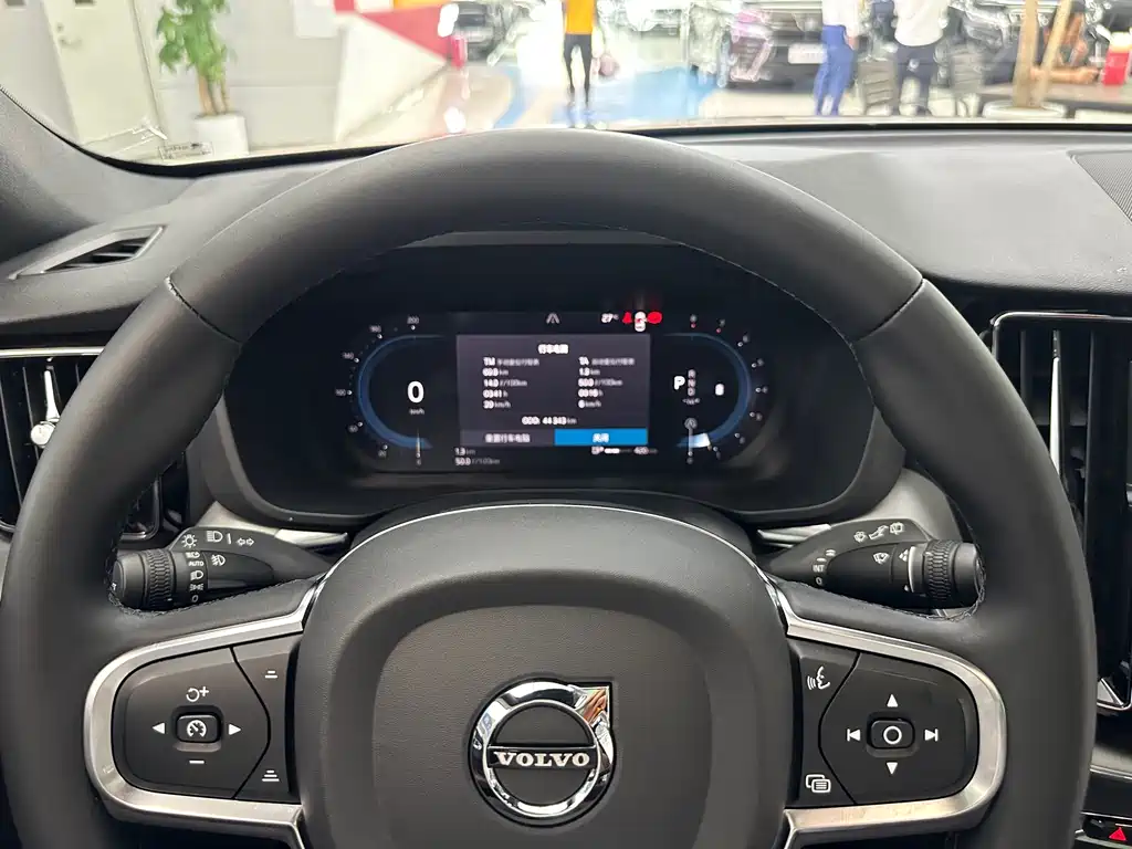 Volvo XC60 2023 B5 AWD Intelligent Motion Edition