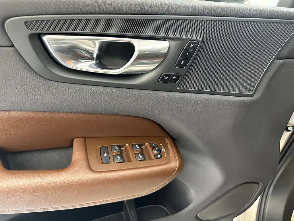 Volvo XC60 2023 B5 AWD Intelligent Motion Edition