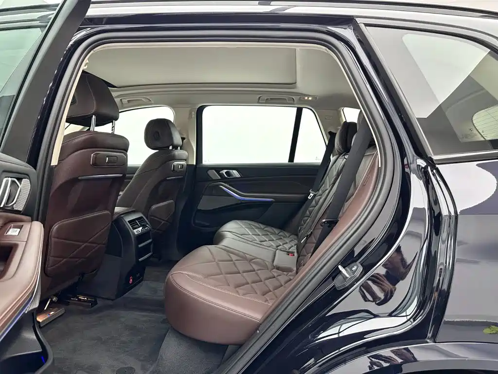 BMW X5 2023 xDrive 30Li M Sport Night Package尊享型