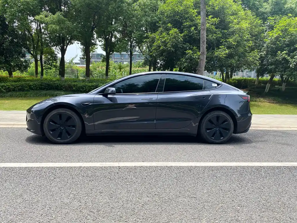 Model 3 Rear-Wheel Drive 2023