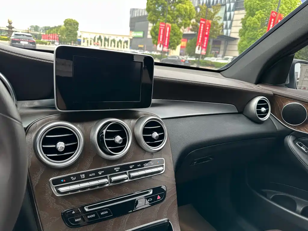 Mercedes-Benz GLC 2019 GLC 300 L 4MATIC Dynamic Edition