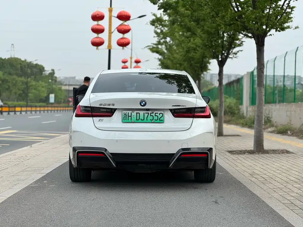 BMW i3 2022 eDrive 35 L
