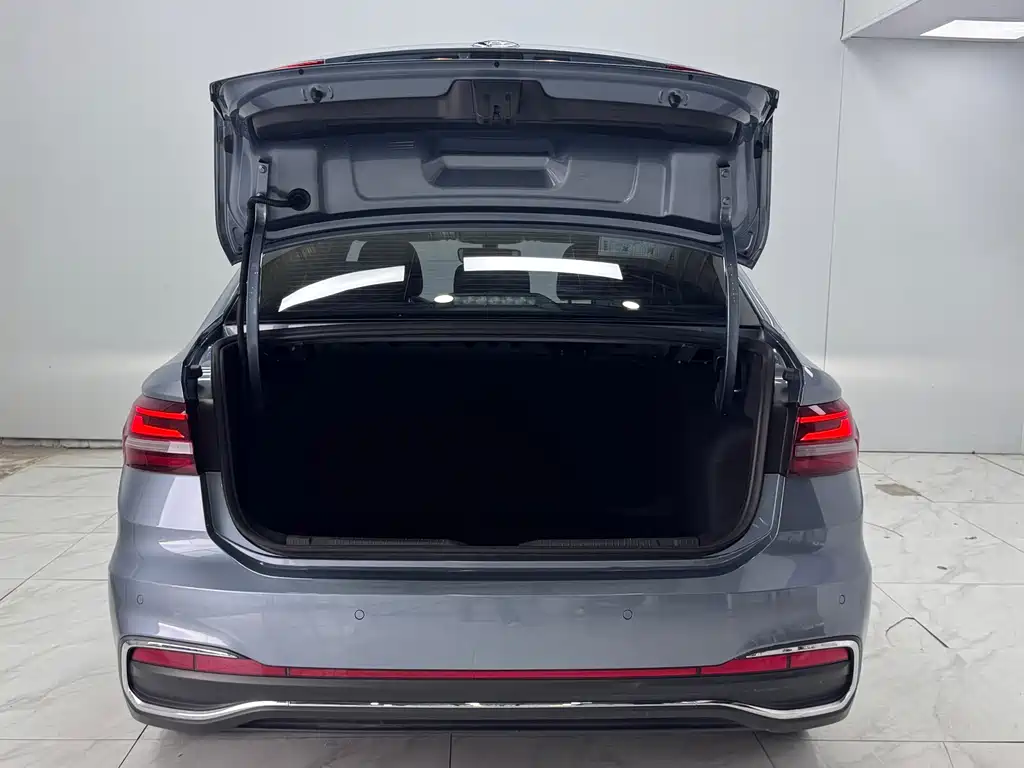 Lingyi 2023 Model 1.5L Automatic Five Million Edition