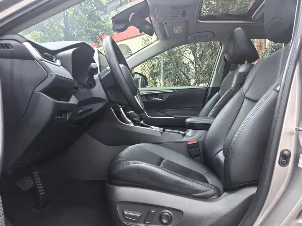RAV4 2020 2.0L CVT Two-Wheel Drive Fashion Edition