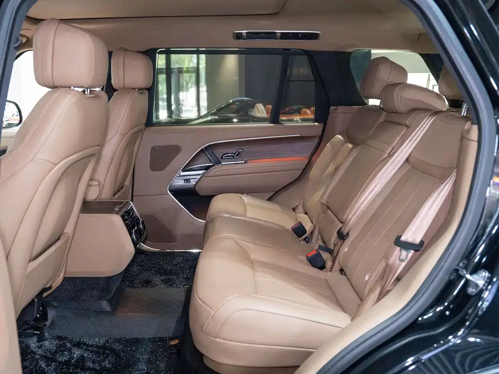 Range Rover 2025 Edition 3.0 L6 400PS Grand Extended Version