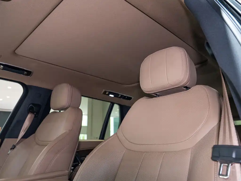 Range Rover 2025 Edition 3.0 L6 400PS Grand Extended Version