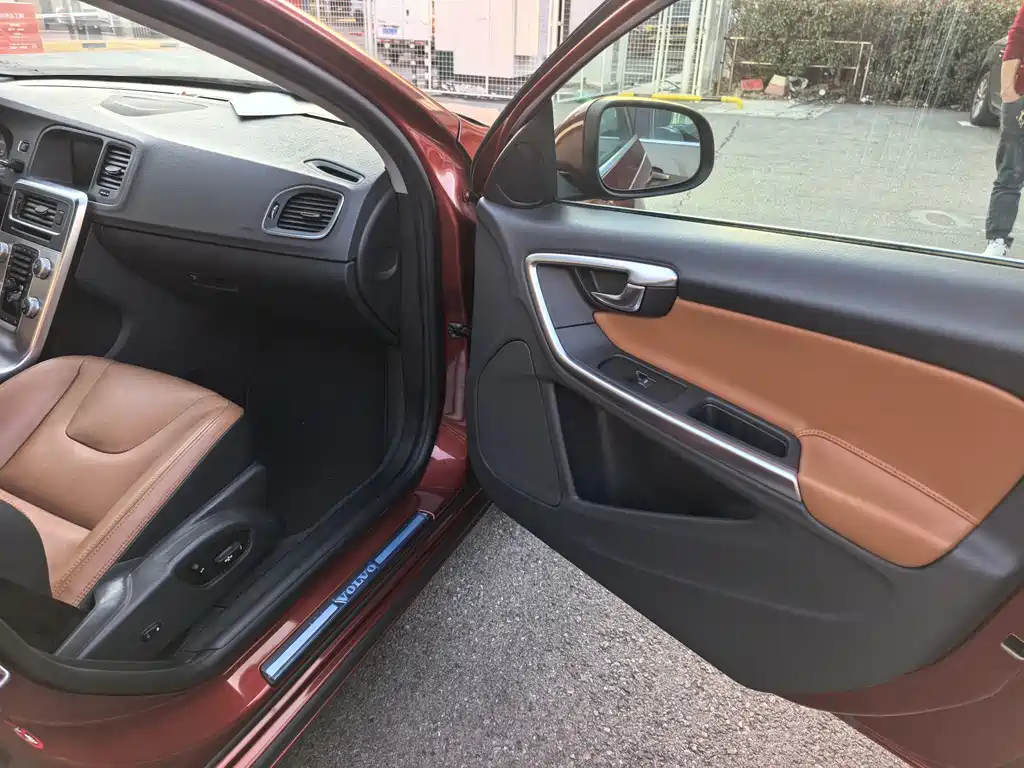 Volvo S60 2015 S60L 2.0T Smart Distance Edition