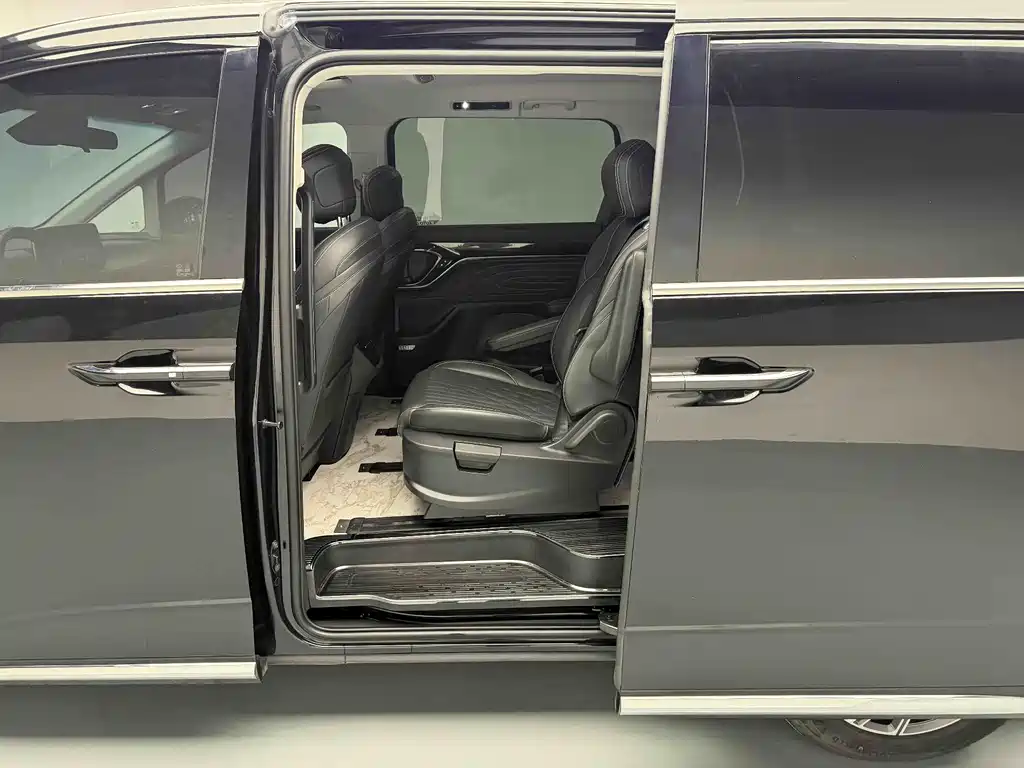 Dongfeng Fengguang G90 2022 2.0T Star Cloud 7-seat Edition