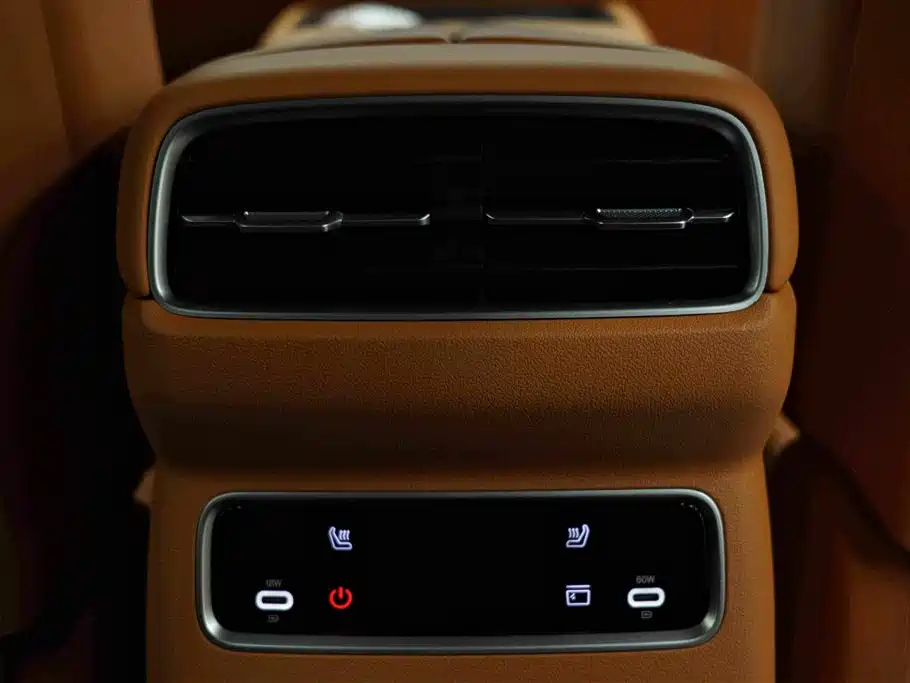 eπ008 2025 636Ultra LikeYi Edition 5-seat