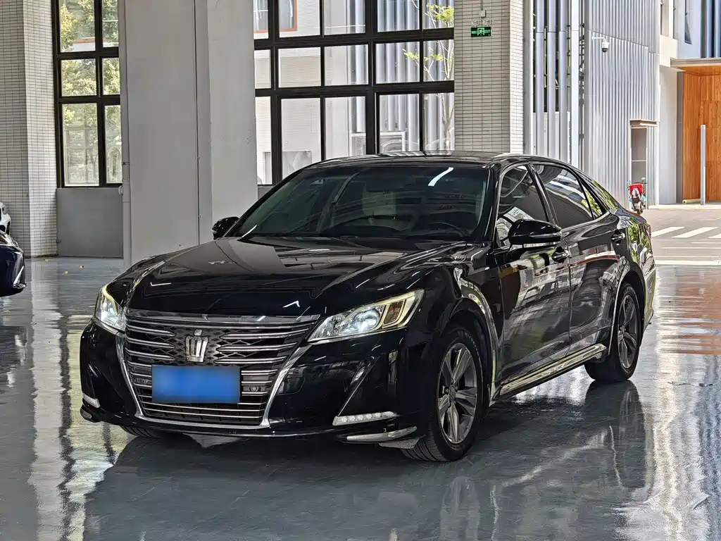Crown 2015 2.0T Fashion Edition