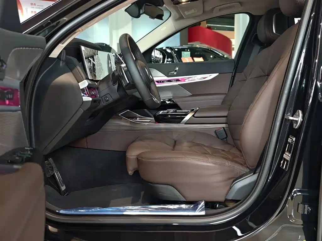 BMW 7 Series 2023 740Li Leading Edition M Sport Package