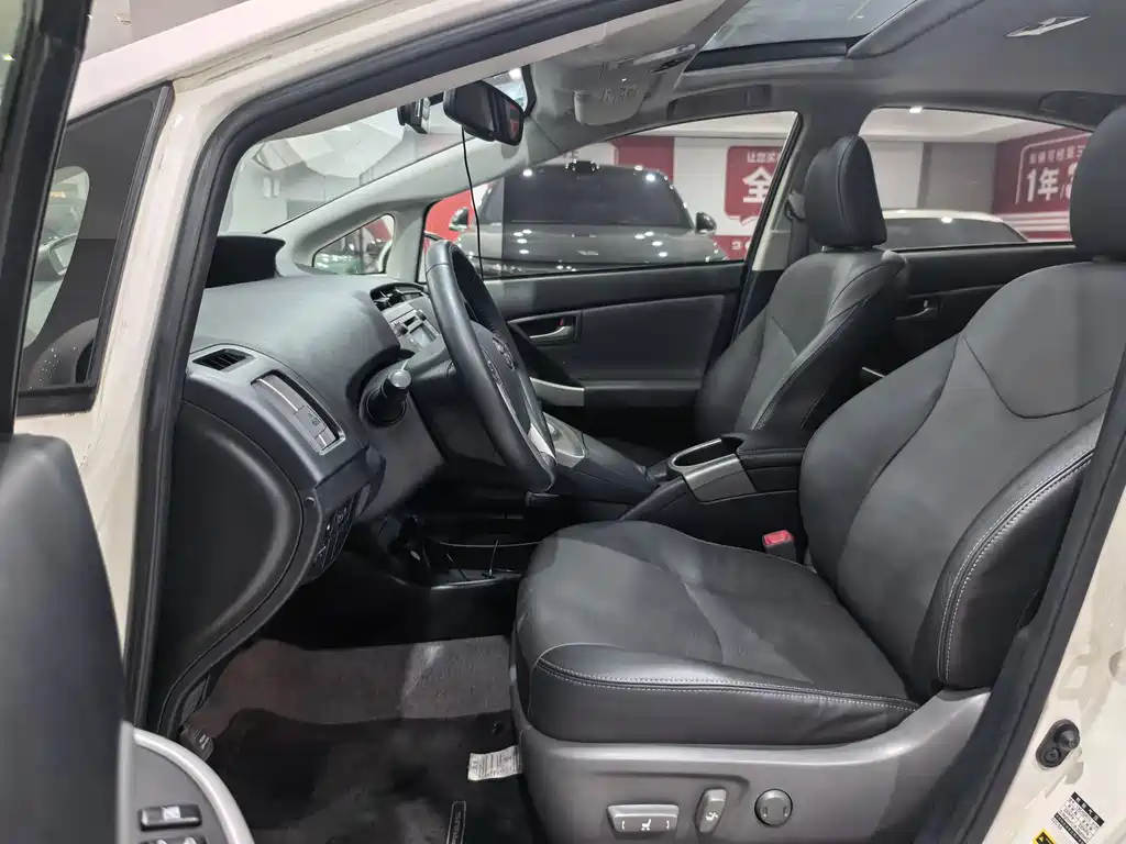 Prius 2012 model Luxury Advanced Edition