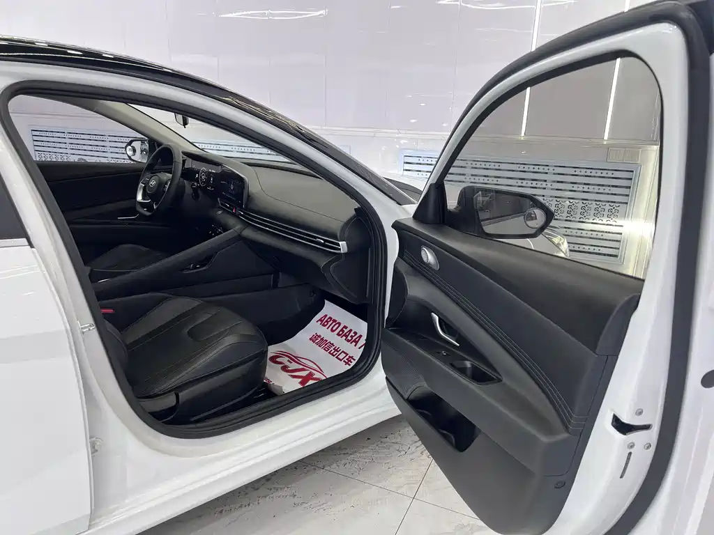 Elantra 2022 1.5L CVT LUX Prestige Edition