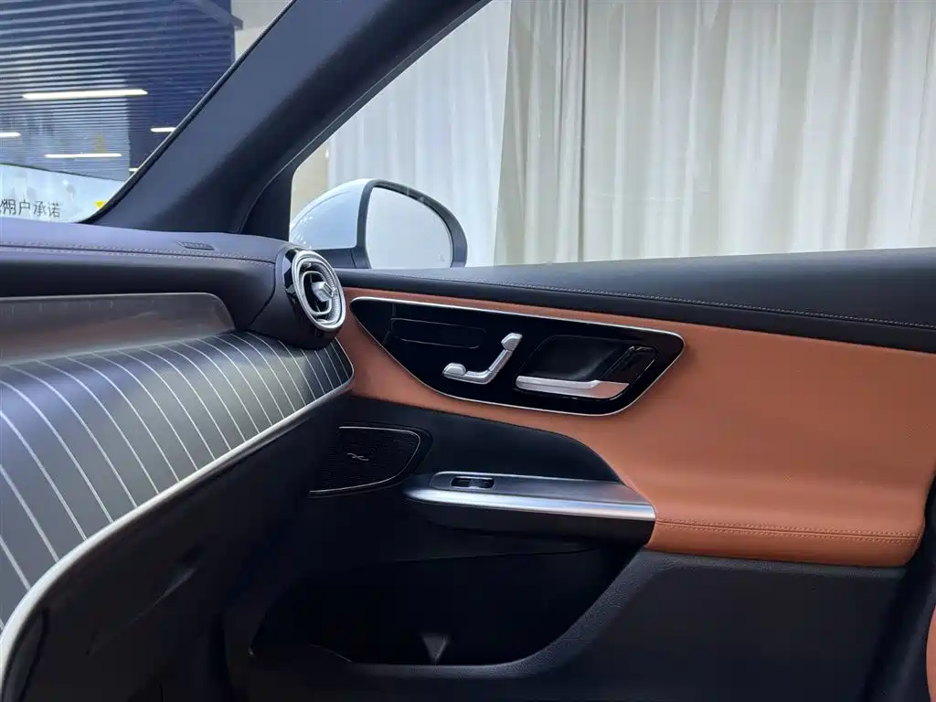 Mercedes-Benz GLC 2023 300 L 4MATIC Luxury 7-seat