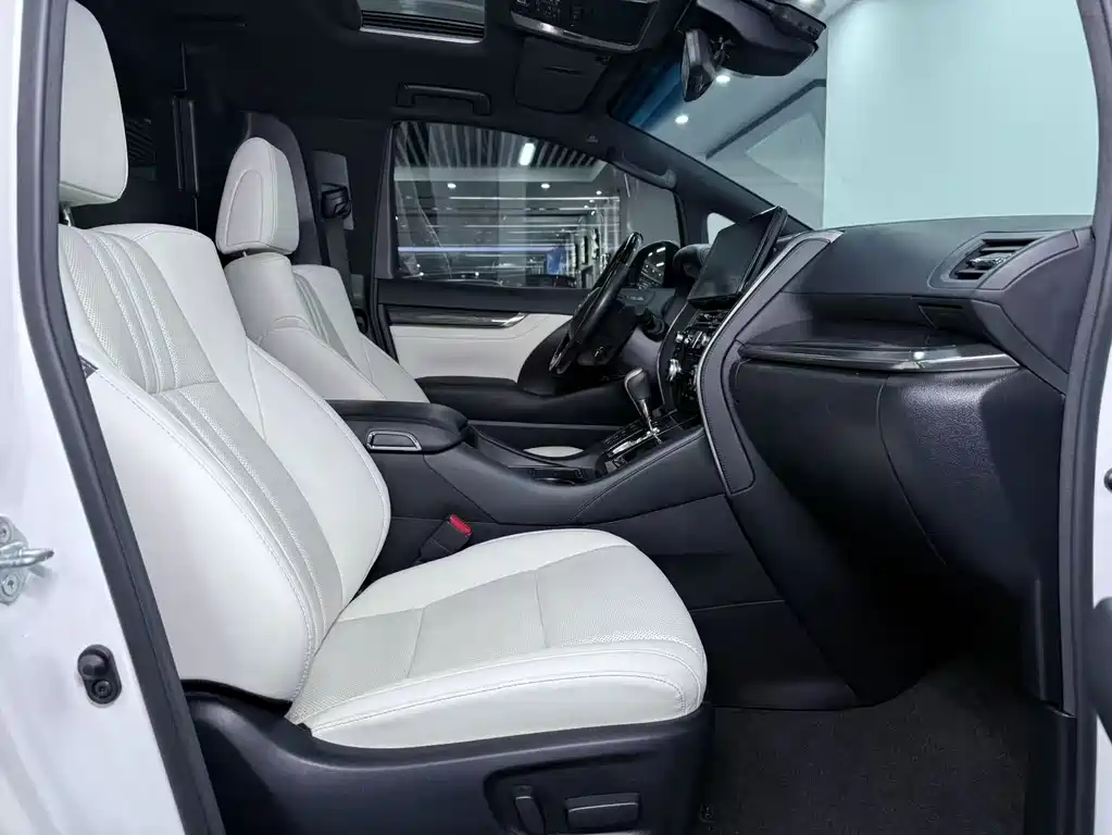Lexus LM 2020 300h Four-Seater Imperial Edition