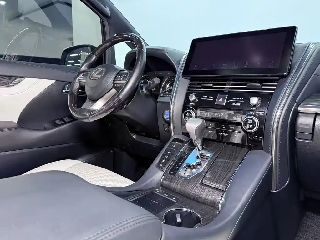 Lexus LM 2020 300h Four-Seater Imperial Edition