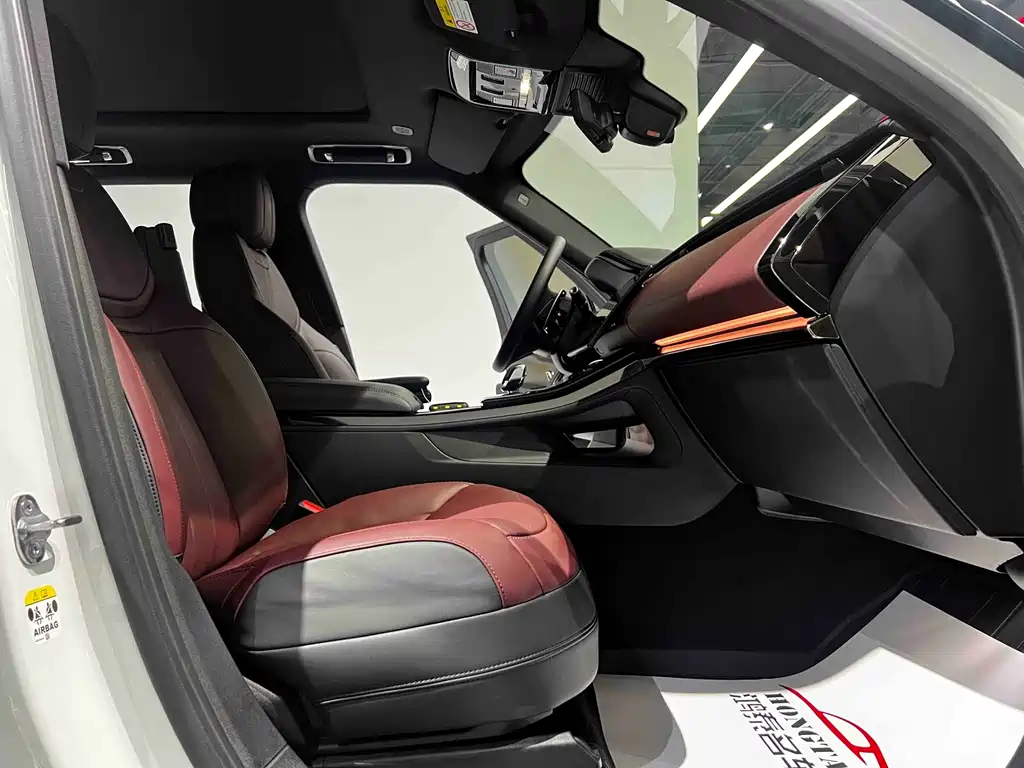 Range Rover Sport 2025 model 400PS Dynamic SE