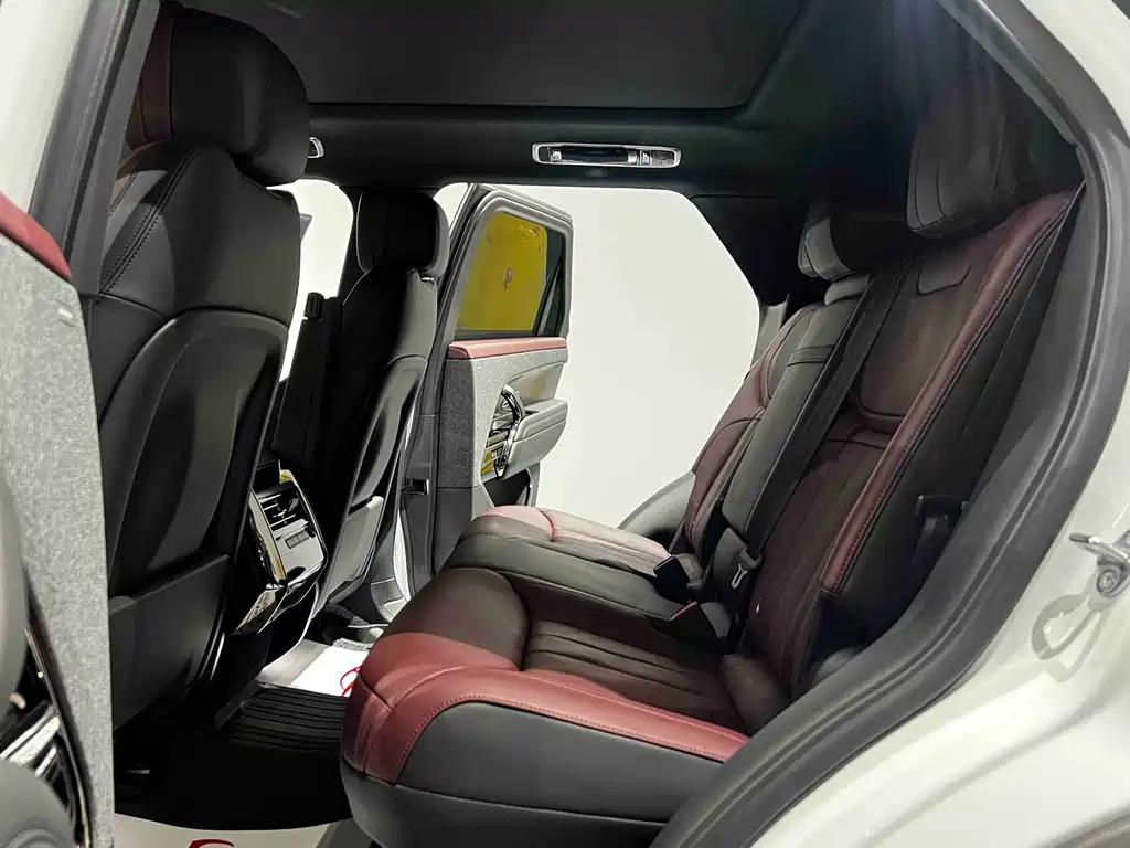 Range Rover Sport 2025 model 400PS Dynamic SE