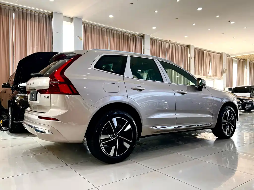 Volvo XC60 2026 Model B5 AWD Intelligent Distance Luxury Edition