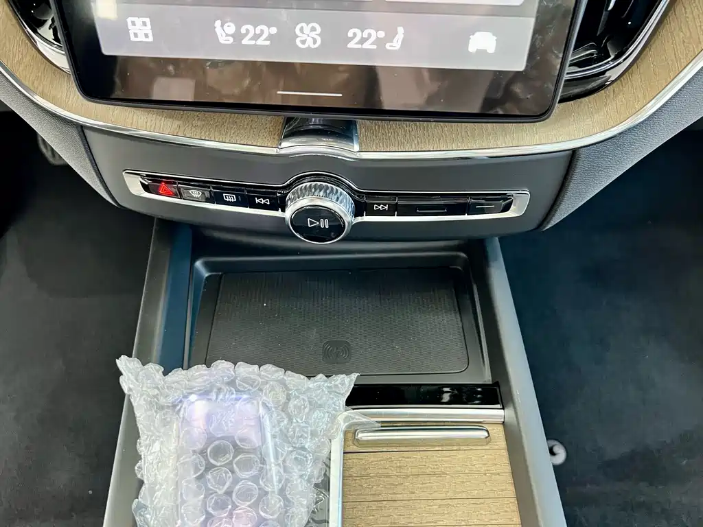 Volvo XC60 2026 Model B5 AWD Intelligent Distance Luxury Edition