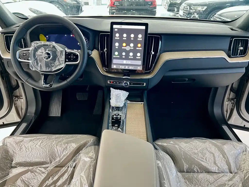 Volvo XC60 2026 Model B5 AWD Intelligent Distance Luxury Edition
