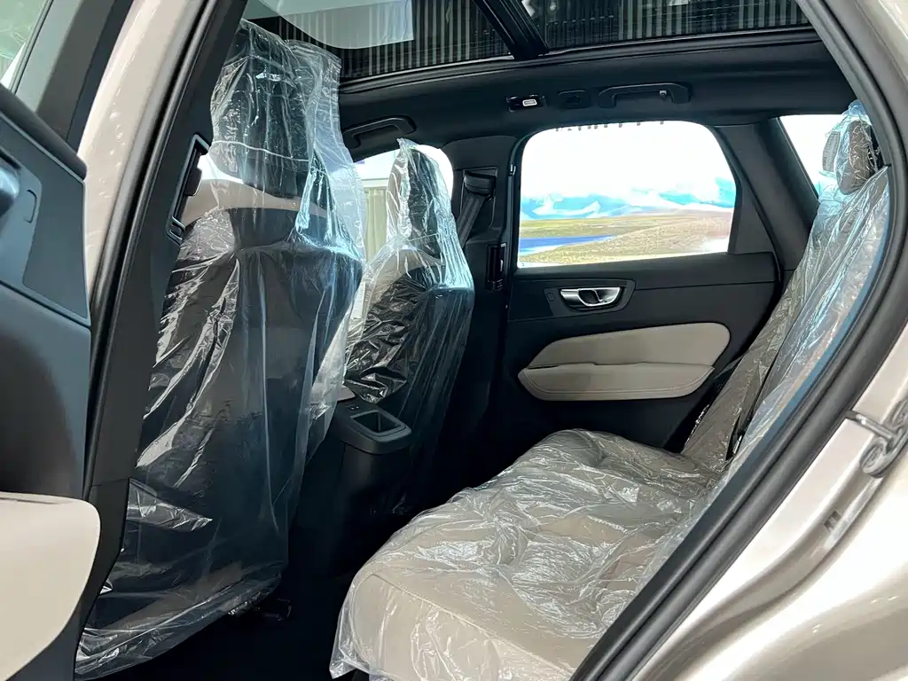 Volvo XC60 2026 Model B5 AWD Intelligent Distance Luxury Edition