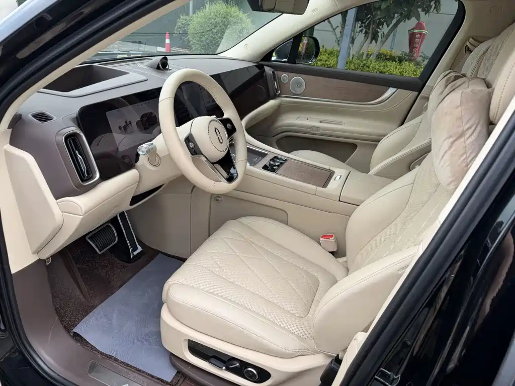 SWM M9 2024 Edition Range-Extended Max Version 42kWh 6-Seater Model