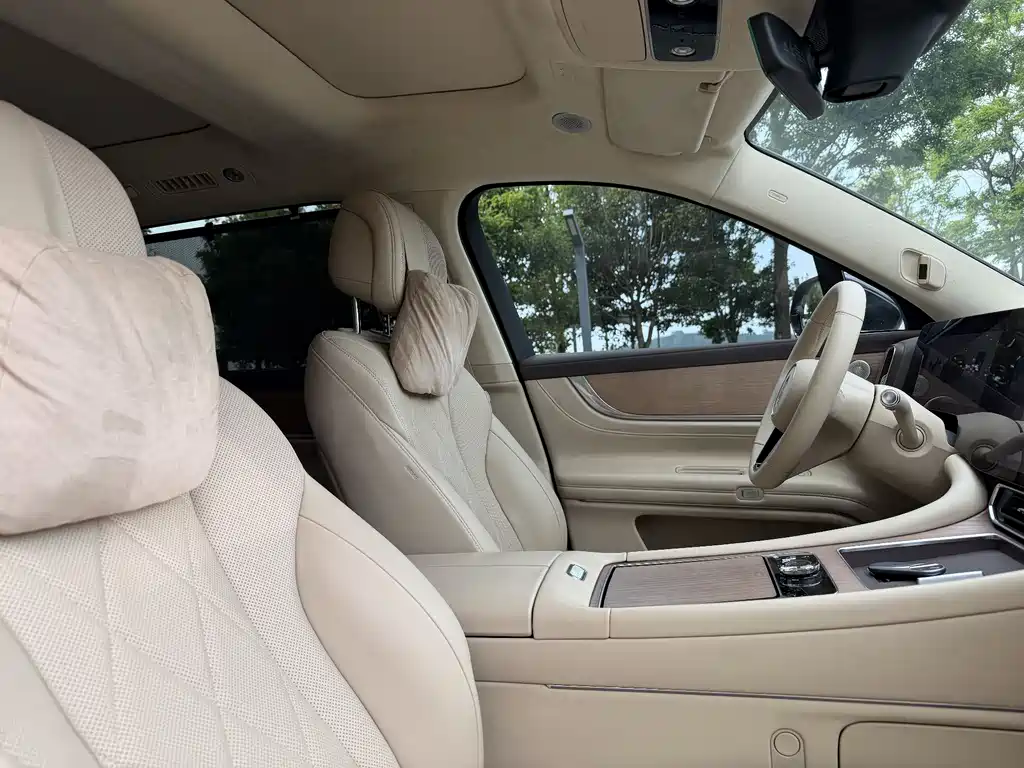 SWM M9 2024 Edition Range-Extended Max Version 42kWh 6-Seater Model