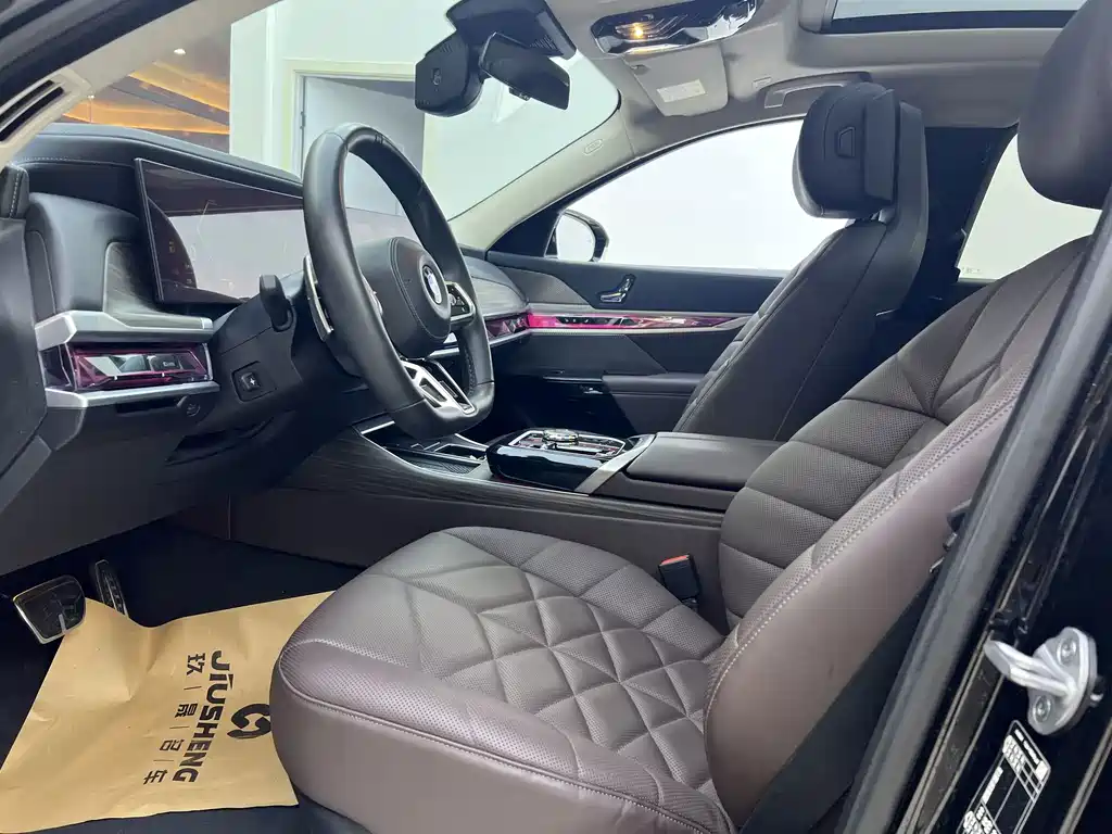 BMW 7 Series 2023 735Li M Sport Package