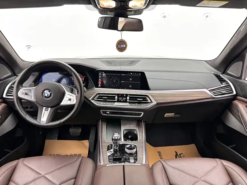 BMW X5 2022 xDrive 40Li M Sport Package