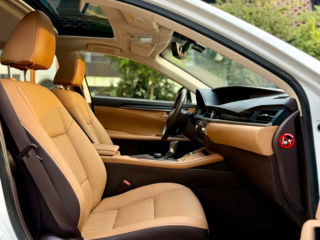 Lexus ES 200 Elite Edition 2015