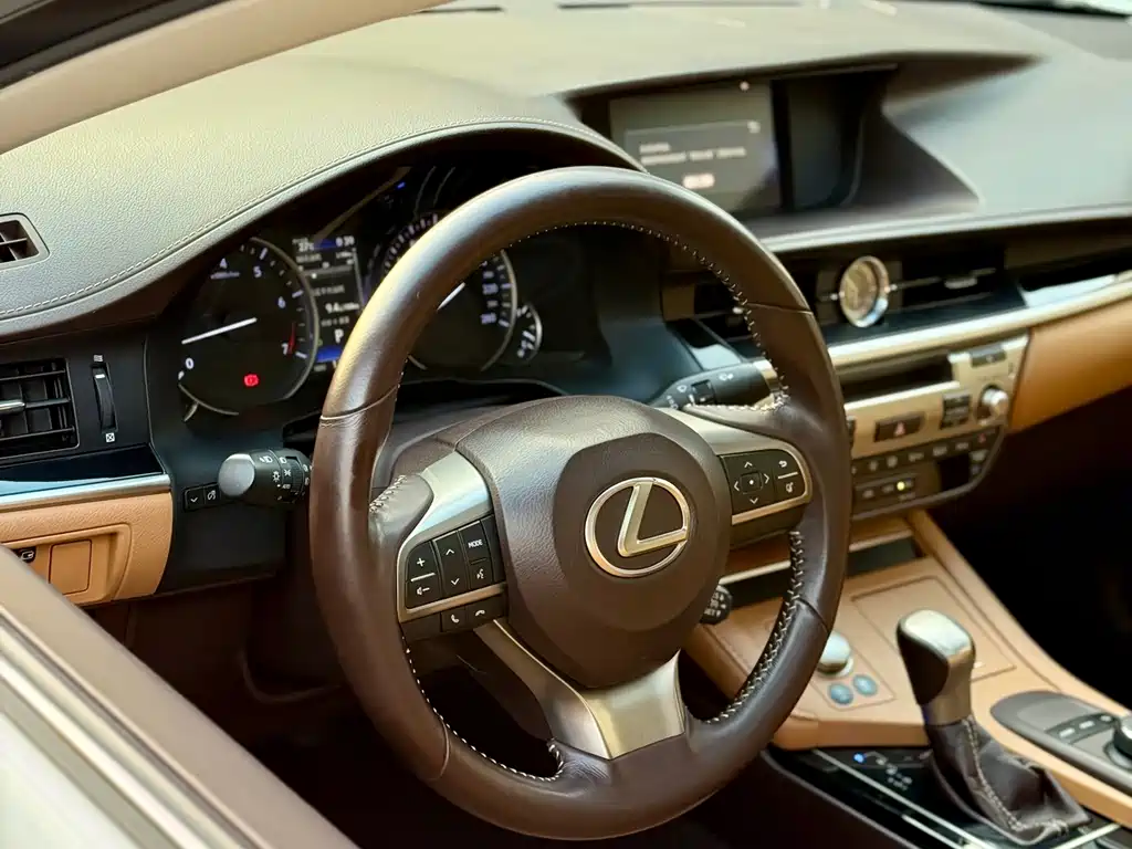 Lexus ES 200 Elite Edition 2015