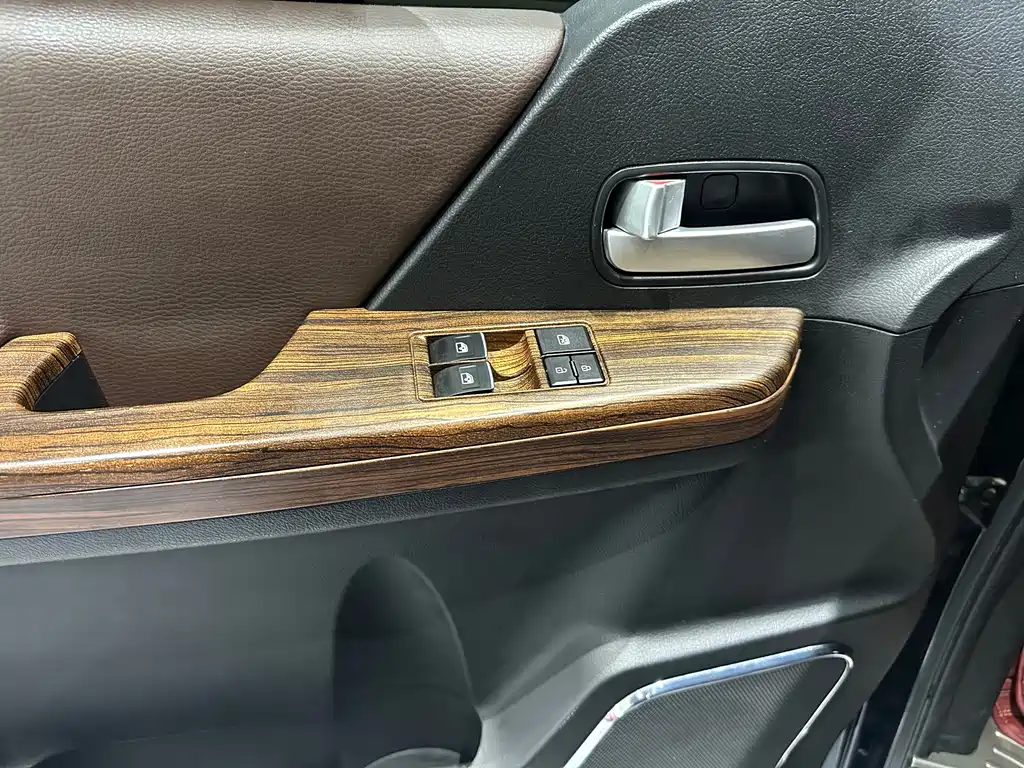 D-Max 2021 2.0L Manual Luxury 7-seater