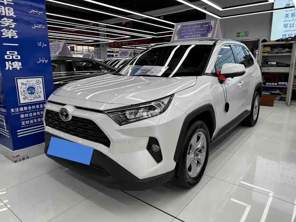 RAV4 2022 2.0L CVT Two-Wheel Drive Urban Edition