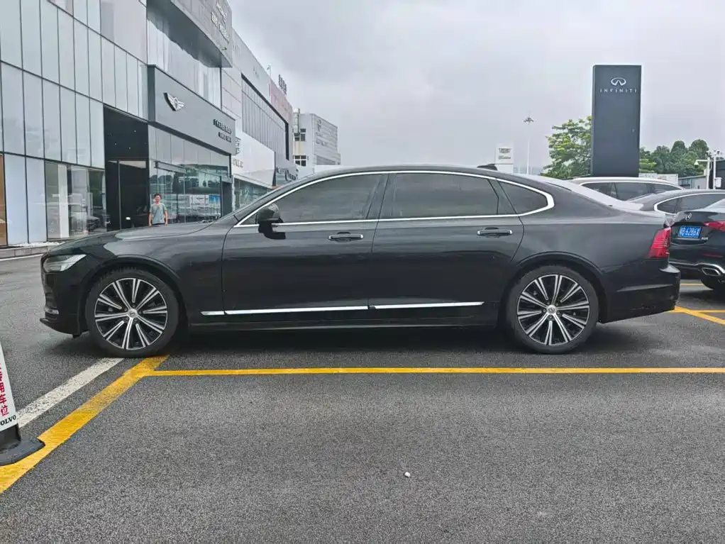Volvo S90 2023 B5 Intelligent Distance Luxury Edition