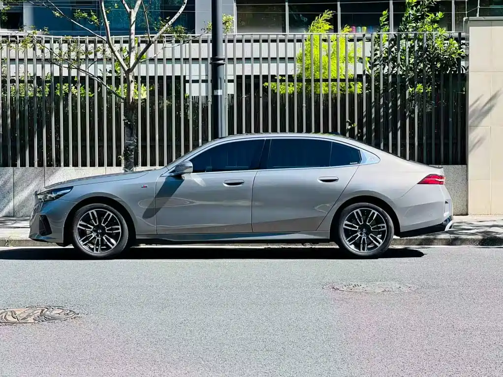 BMW 5 Series 2024 model 525Li M Sport Package