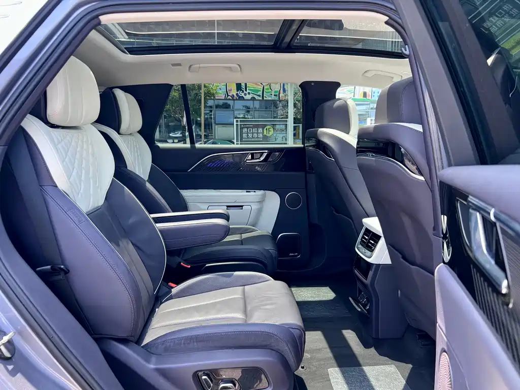 红旗E-HS9 2021 6-seat Flag Comfort Edition 510km