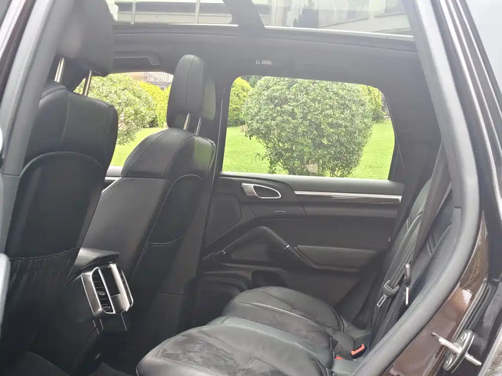 Cayenne 2016 Platinum Edition 3.0T
