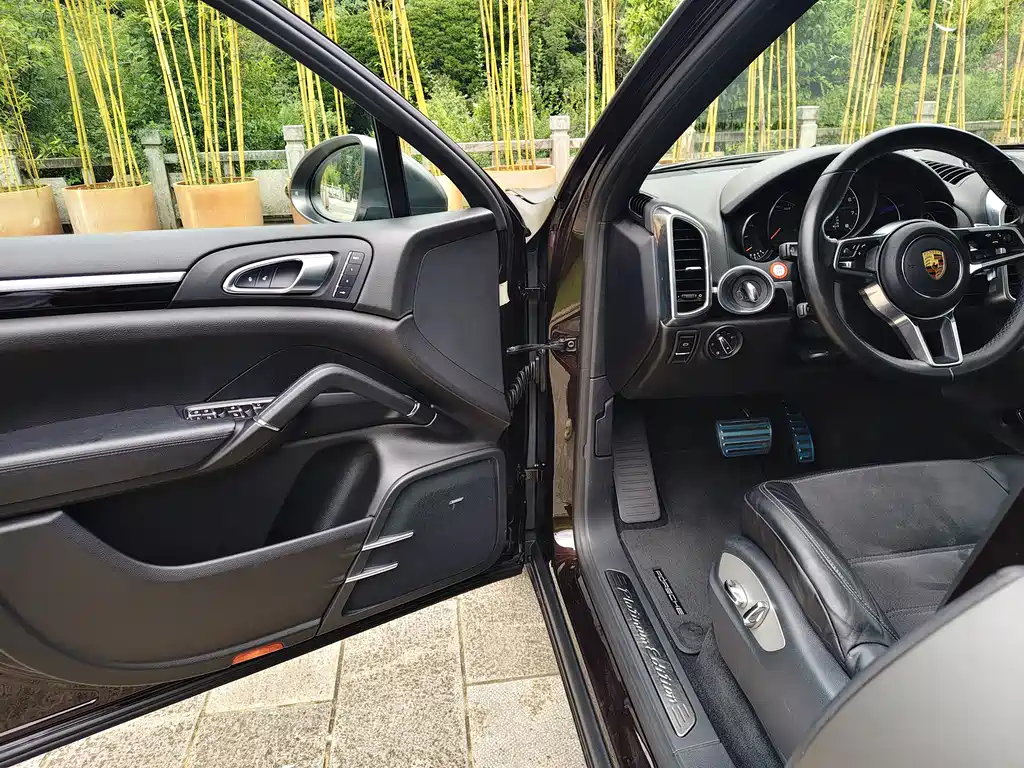 Cayenne 2016 Platinum Edition 3.0T
