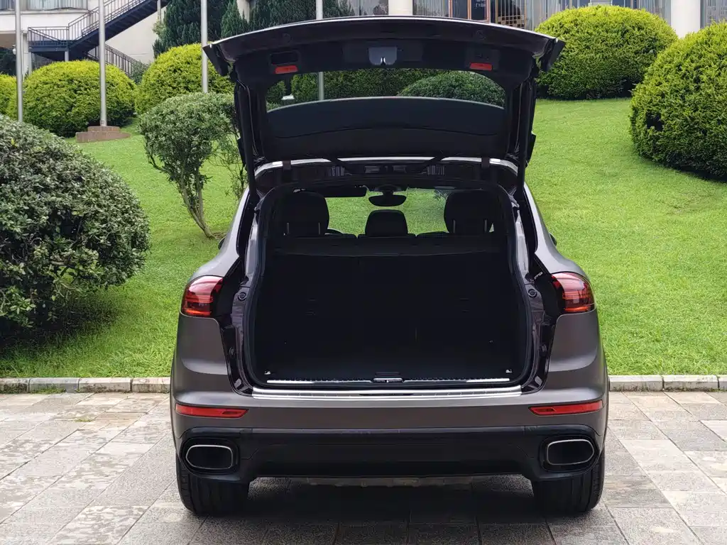 Cayenne 2016 Platinum Edition 3.0T