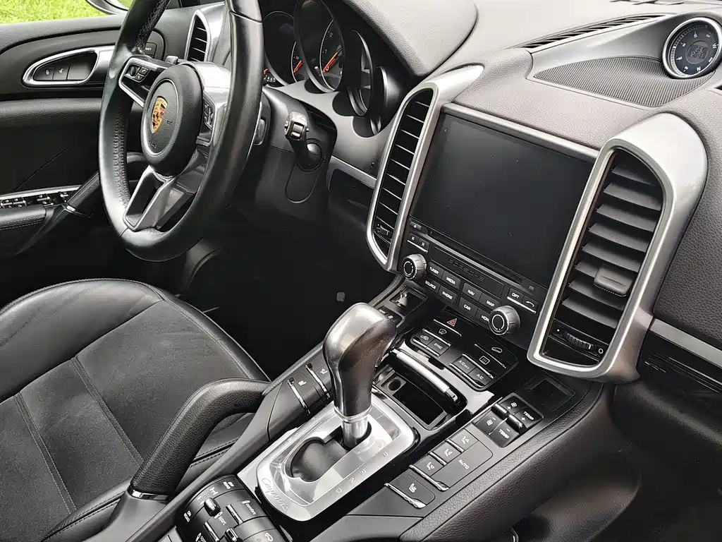 Cayenne 2016 Platinum Edition 3.0T