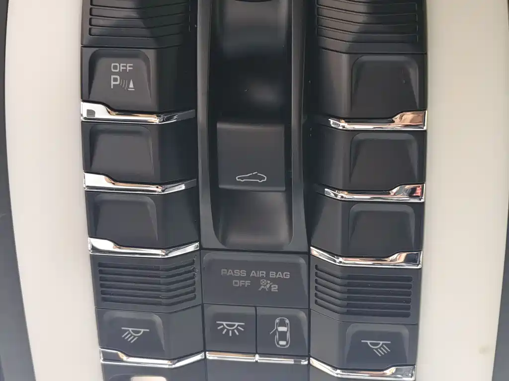 Cayenne 2016 Platinum Edition 3.0T