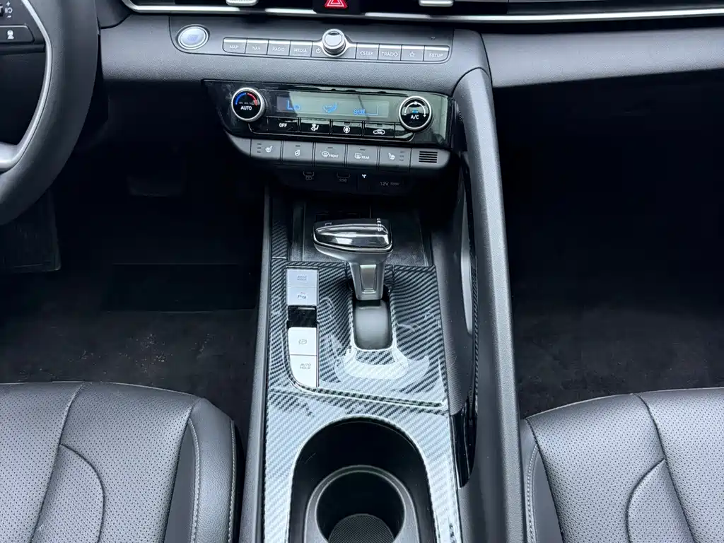 Elantra 2023 1.5L CVT LUX Prestige Edition