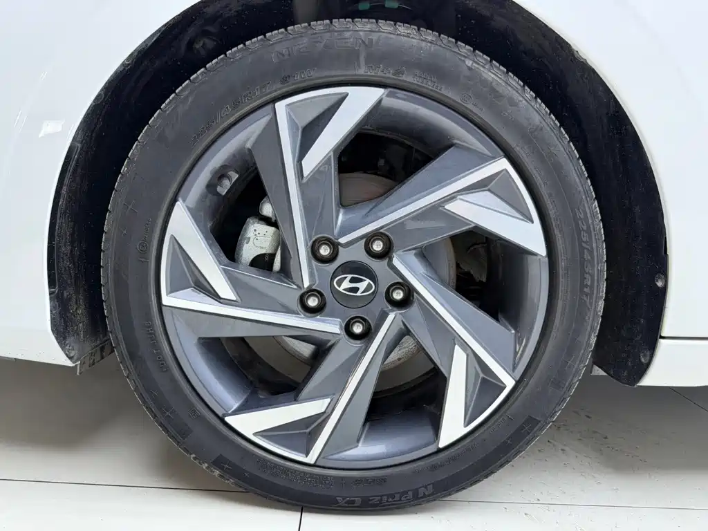 Elantra 2023 1.5L CVT LUX Prestige Edition