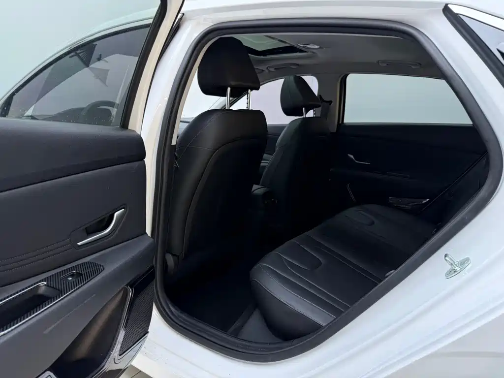 Elantra 2023 1.5L CVT LUX Prestige Edition