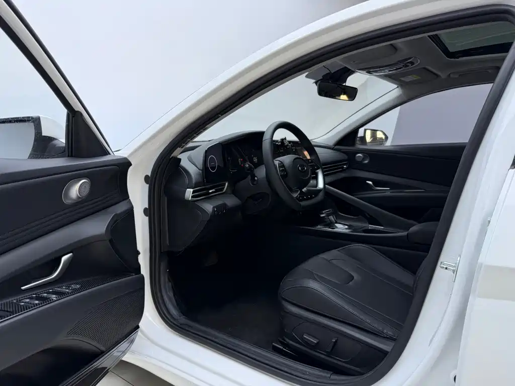 Elantra 2023 1.5L CVT LUX Prestige Edition